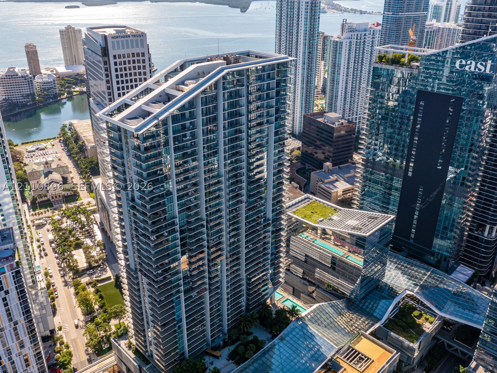 68 SE 6th St #1906, Miami FL 33131