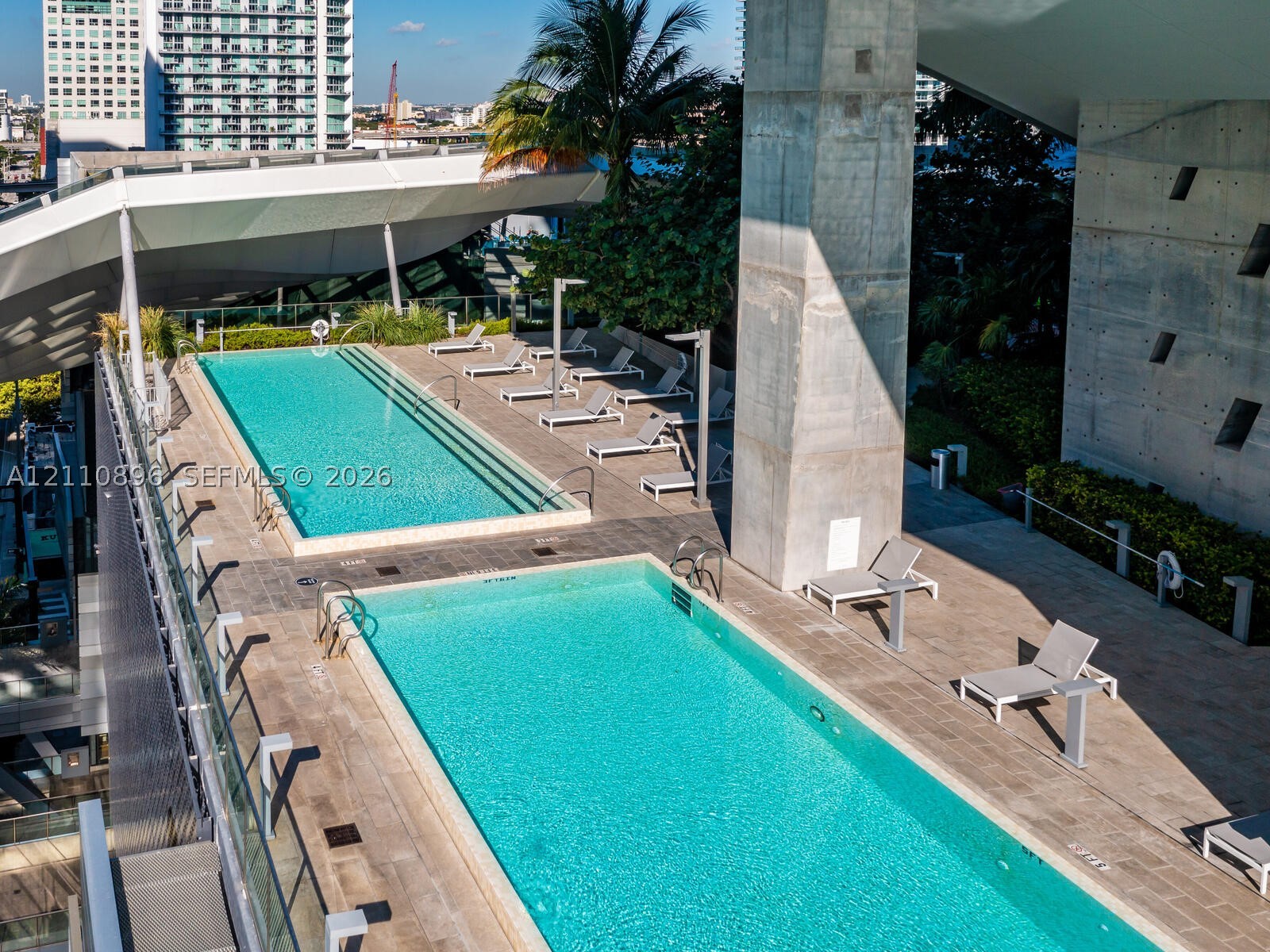68 SE 6th St #1906, Miami FL 33131