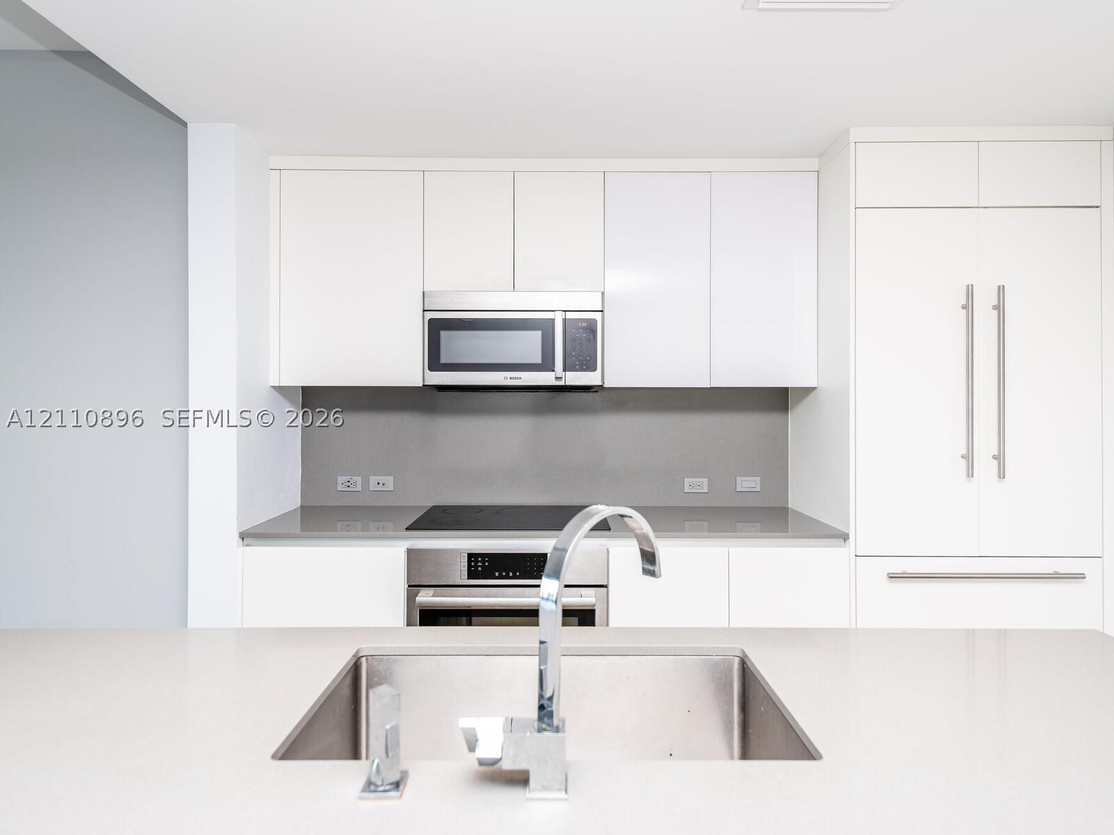 68 SE 6th St #1906, Miami FL 33131