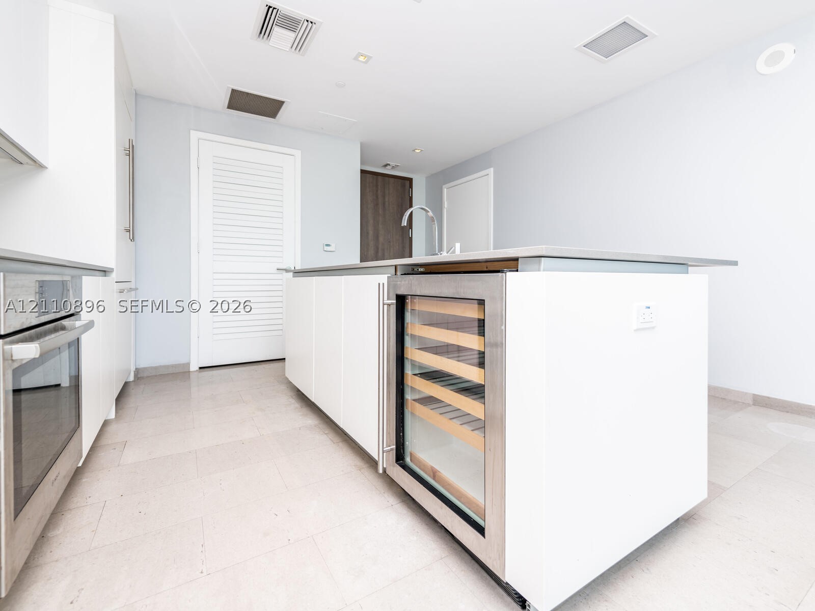 68 SE 6th St #1906, Miami FL 33131