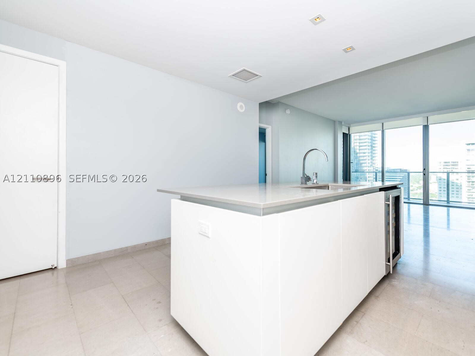 68 SE 6th St #1906, Miami FL 33131