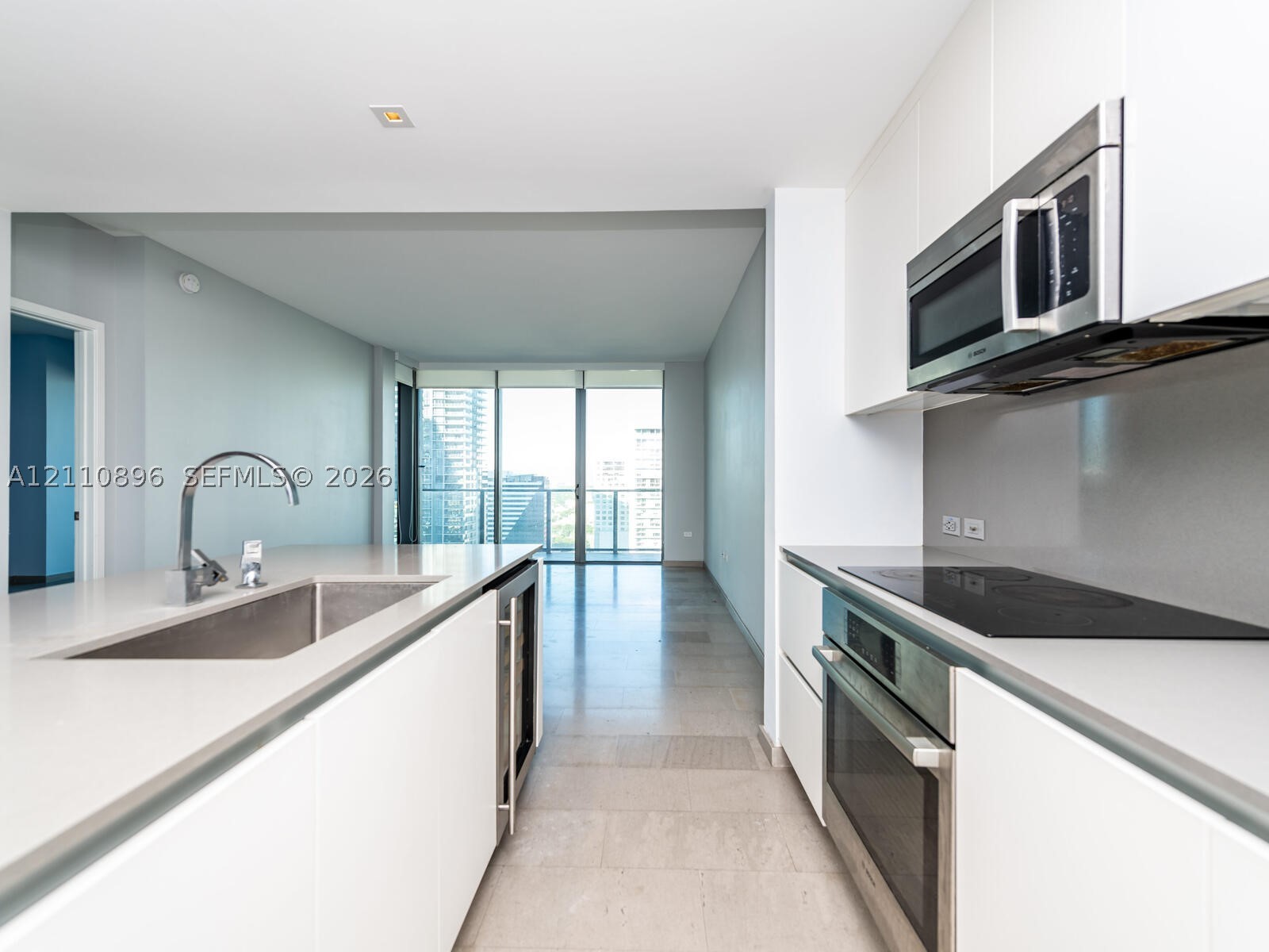 68 SE 6th St #1906, Miami FL 33131