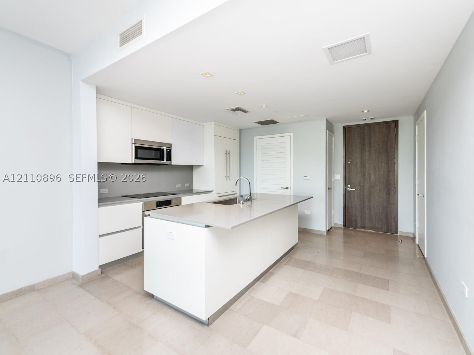 68 SE 6th St #1906, Miami FL 33131