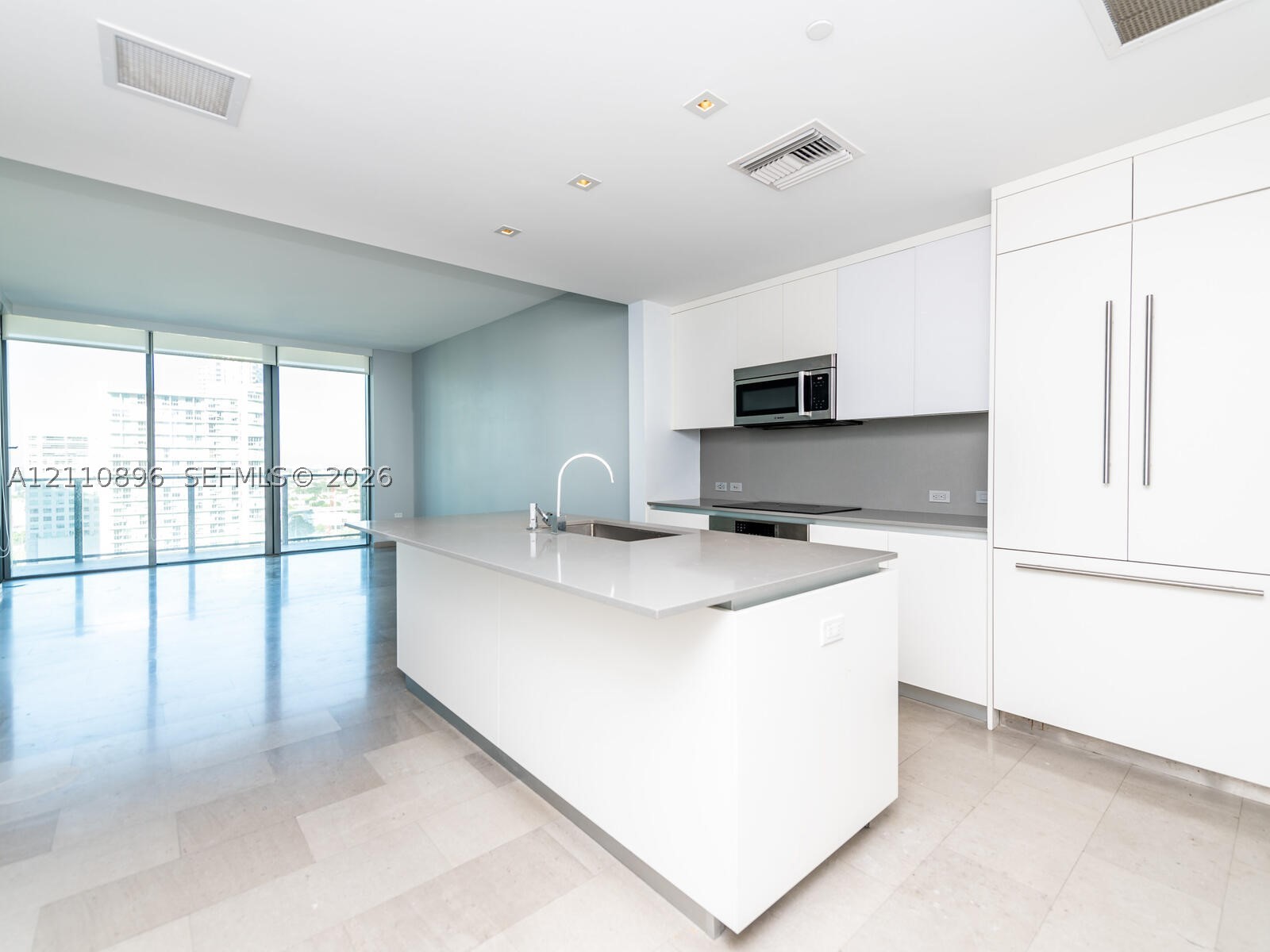68 SE 6th St #1906, Miami FL 33131