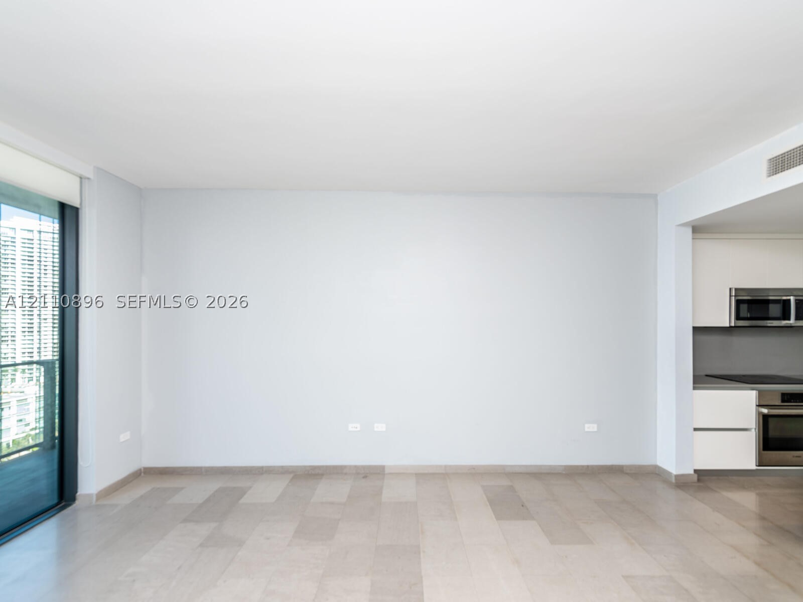 68 SE 6th St #1906, Miami FL 33131