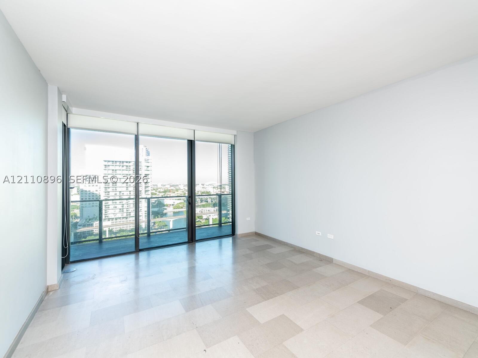 68 SE 6th St #1906, Miami FL 33131