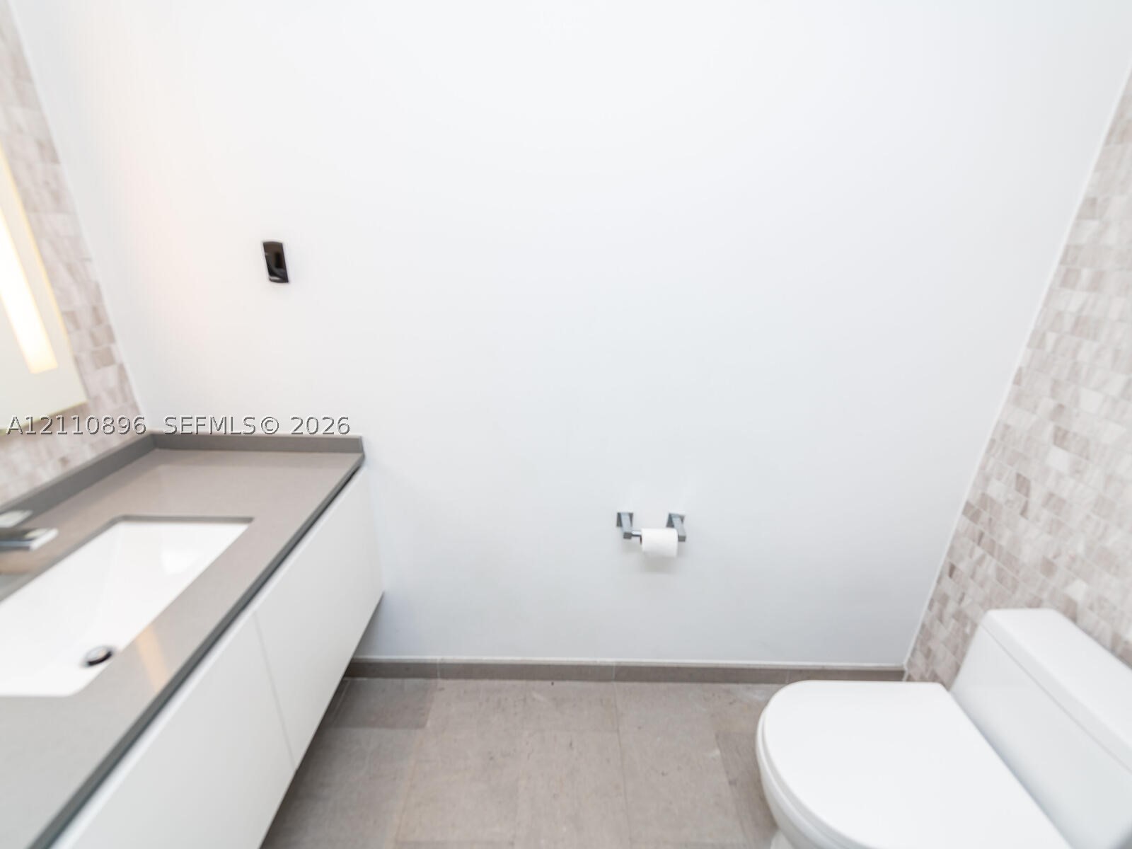 68 SE 6th St #1906, Miami FL 33131