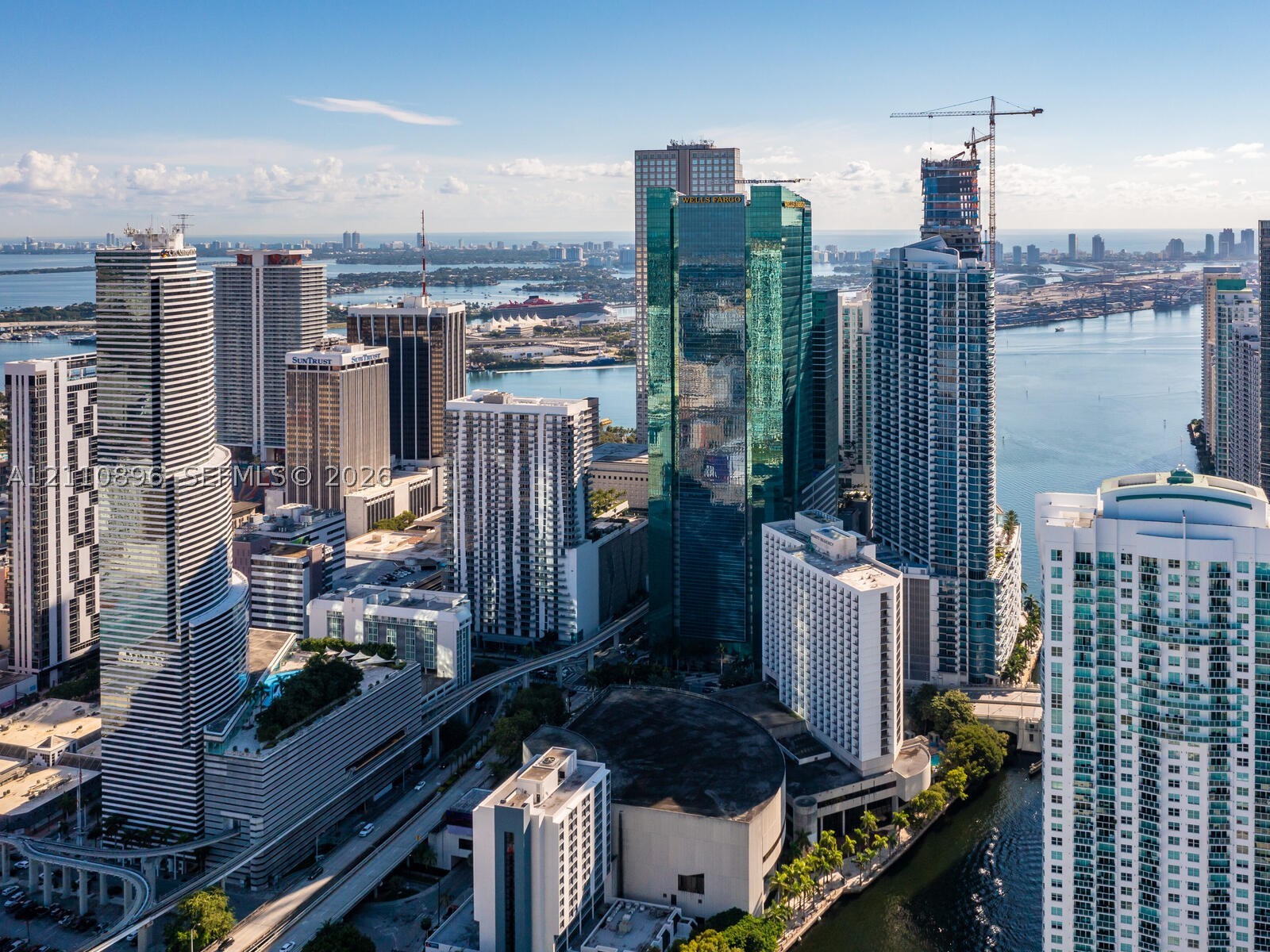 68 SE 6th St #1906, Miami FL 33131