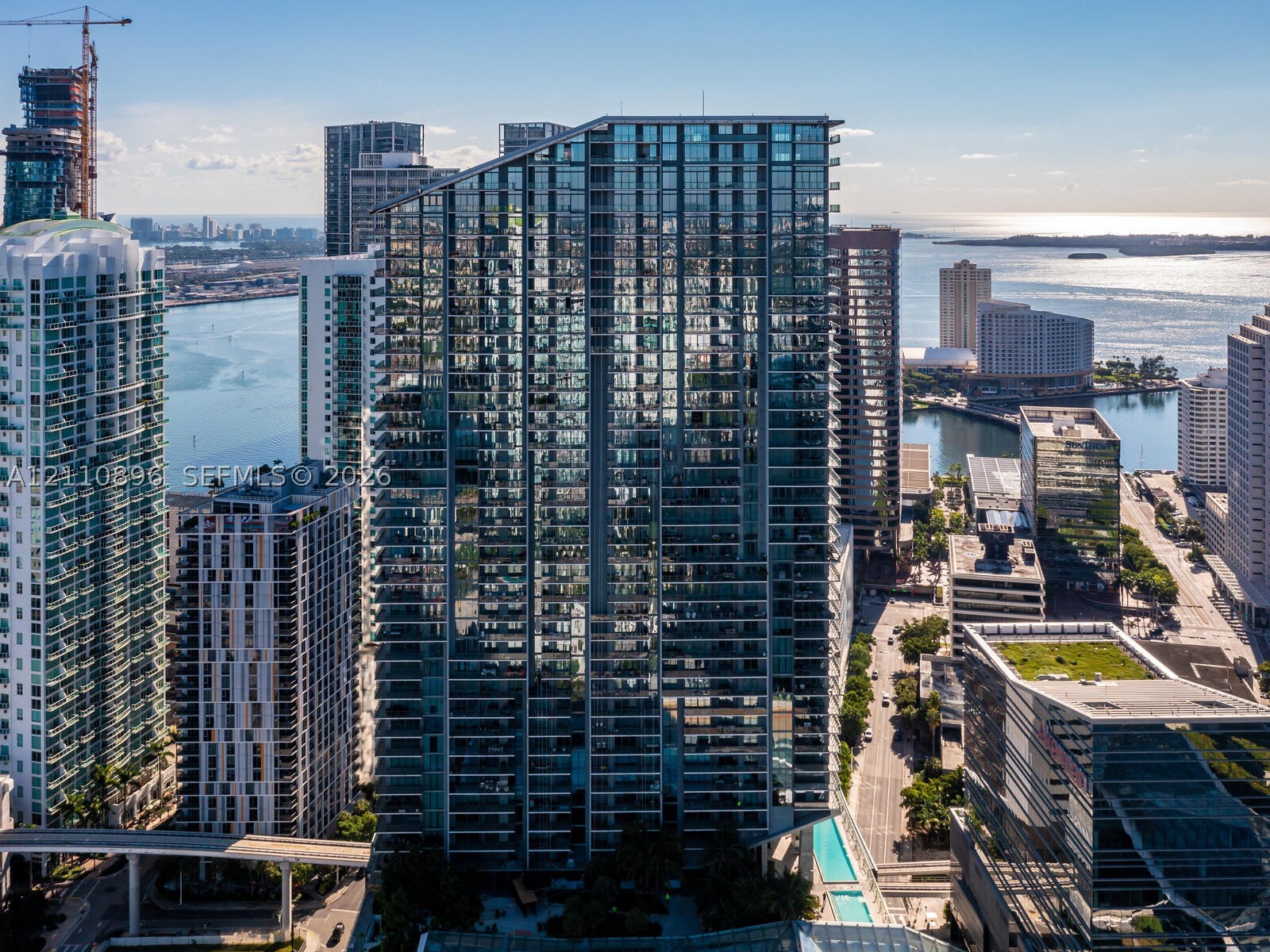68 SE 6th St #1906, Miami FL 33131