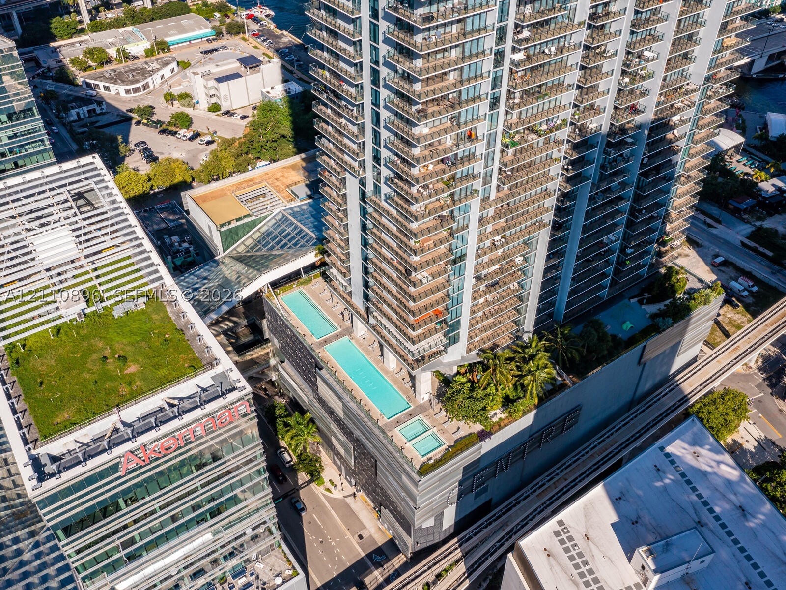 68 SE 6th St #1906, Miami FL 33131