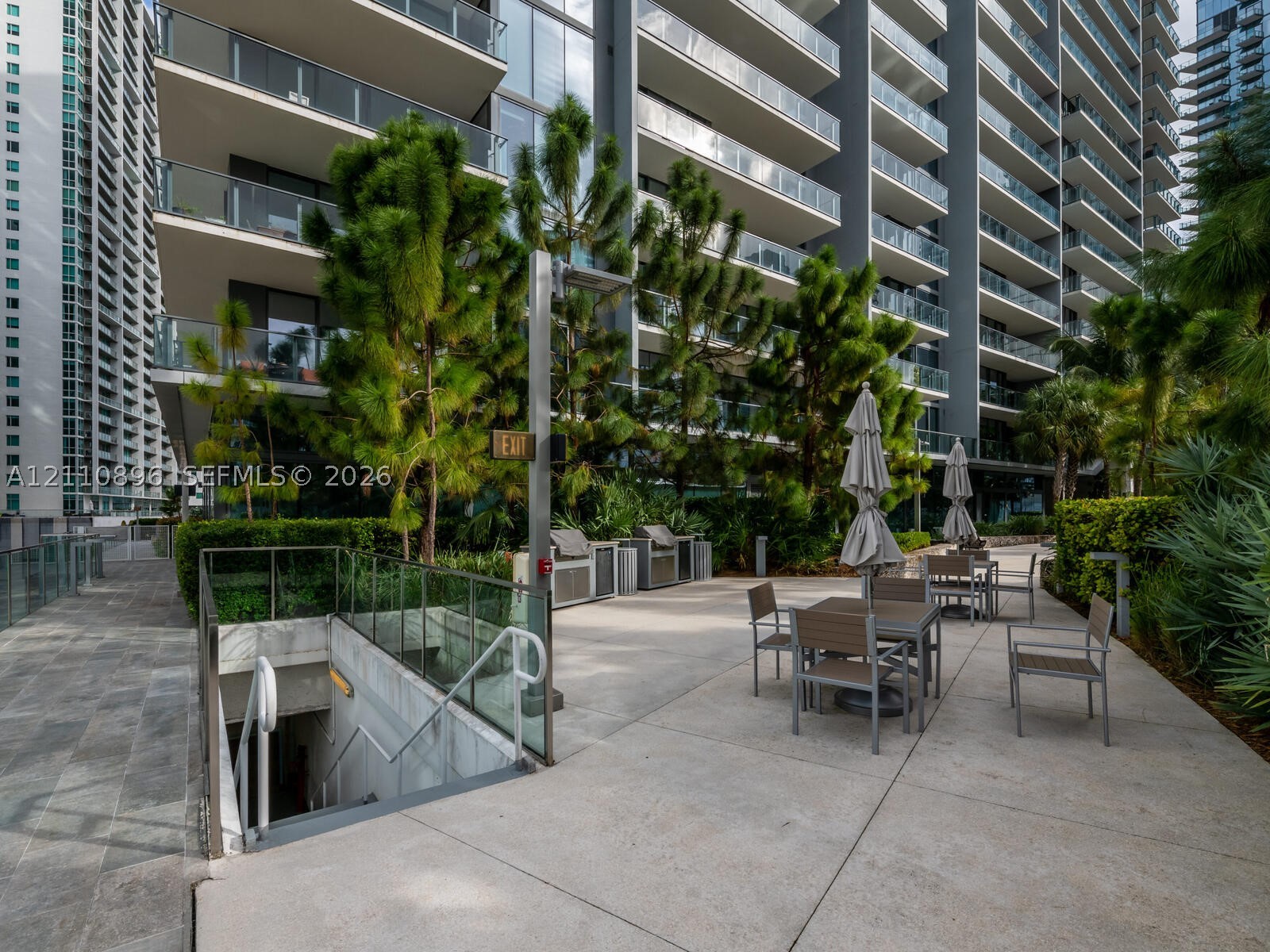 68 SE 6th St #1906, Miami FL 33131