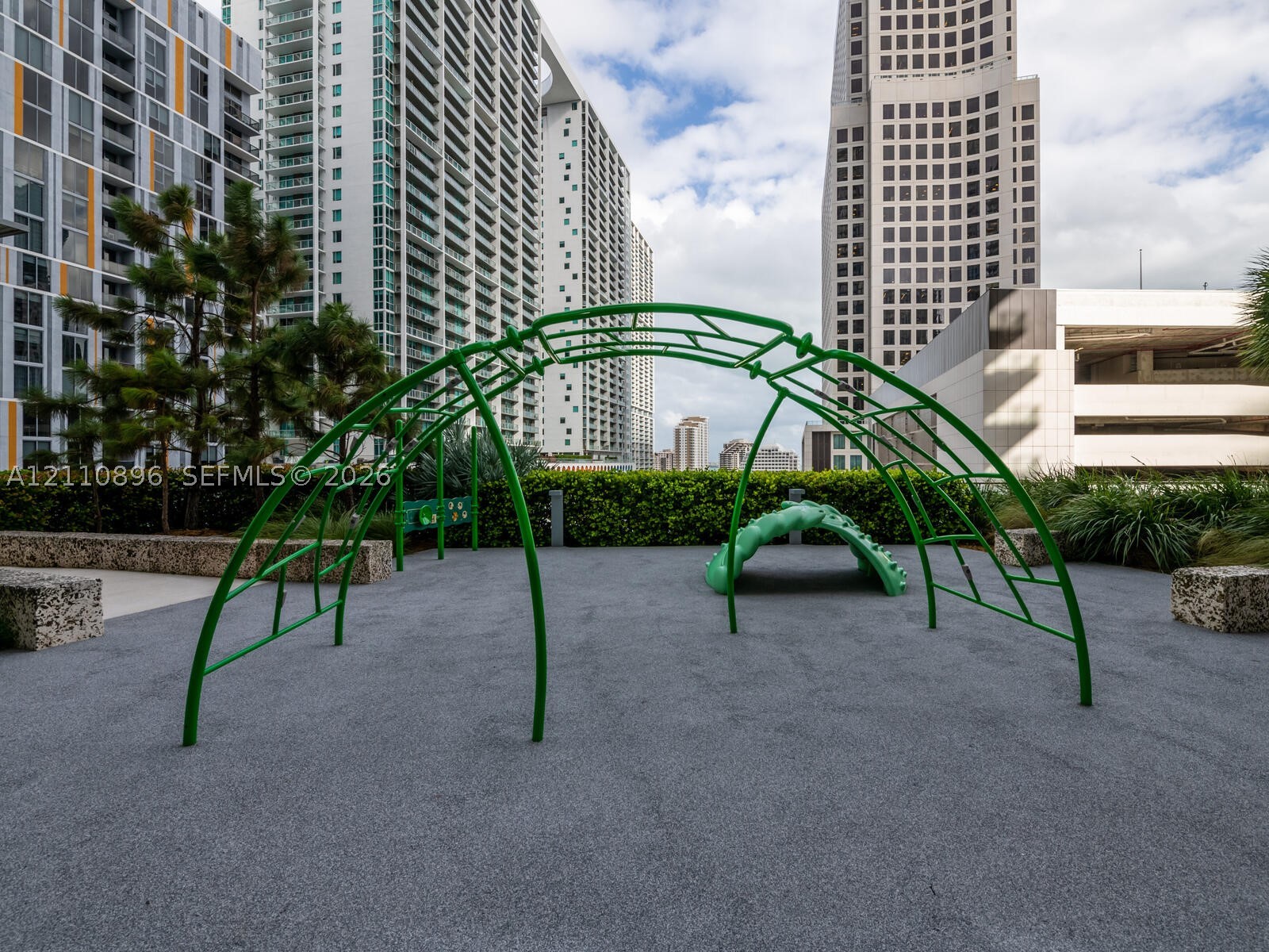 68 SE 6th St #1906, Miami FL 33131