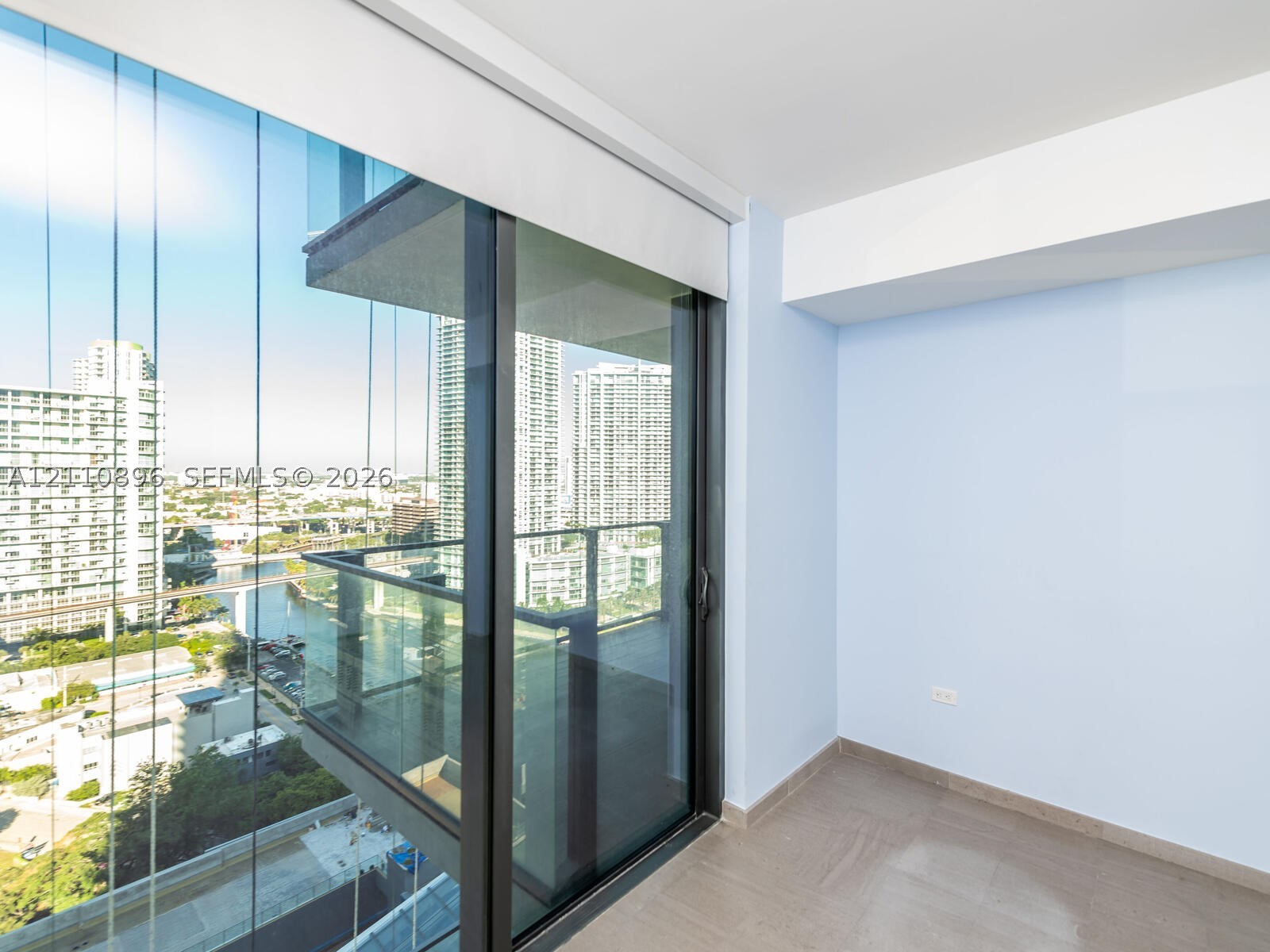 68 SE 6th St #1906, Miami FL 33131