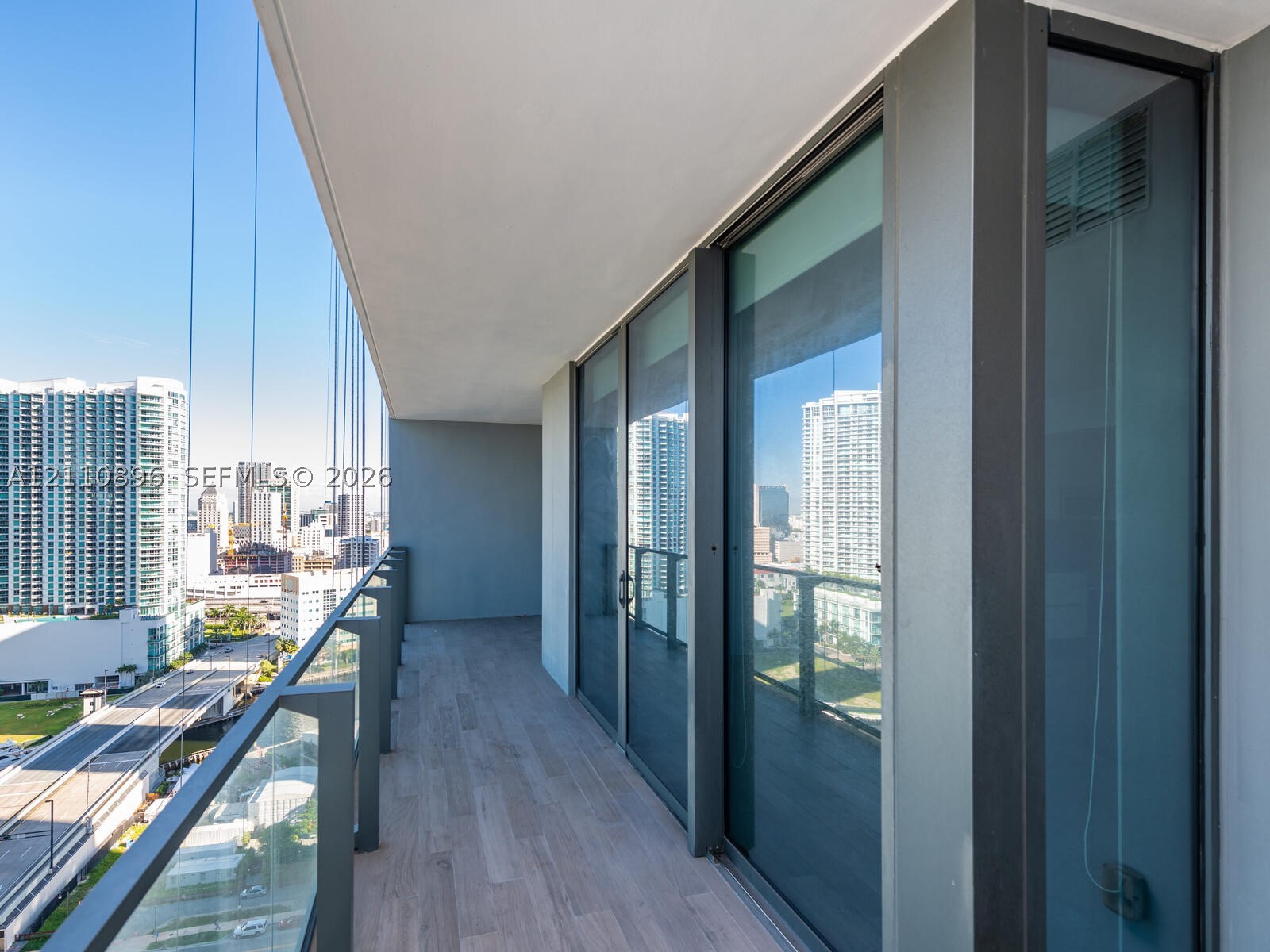 68 SE 6th St #1906, Miami FL 33131