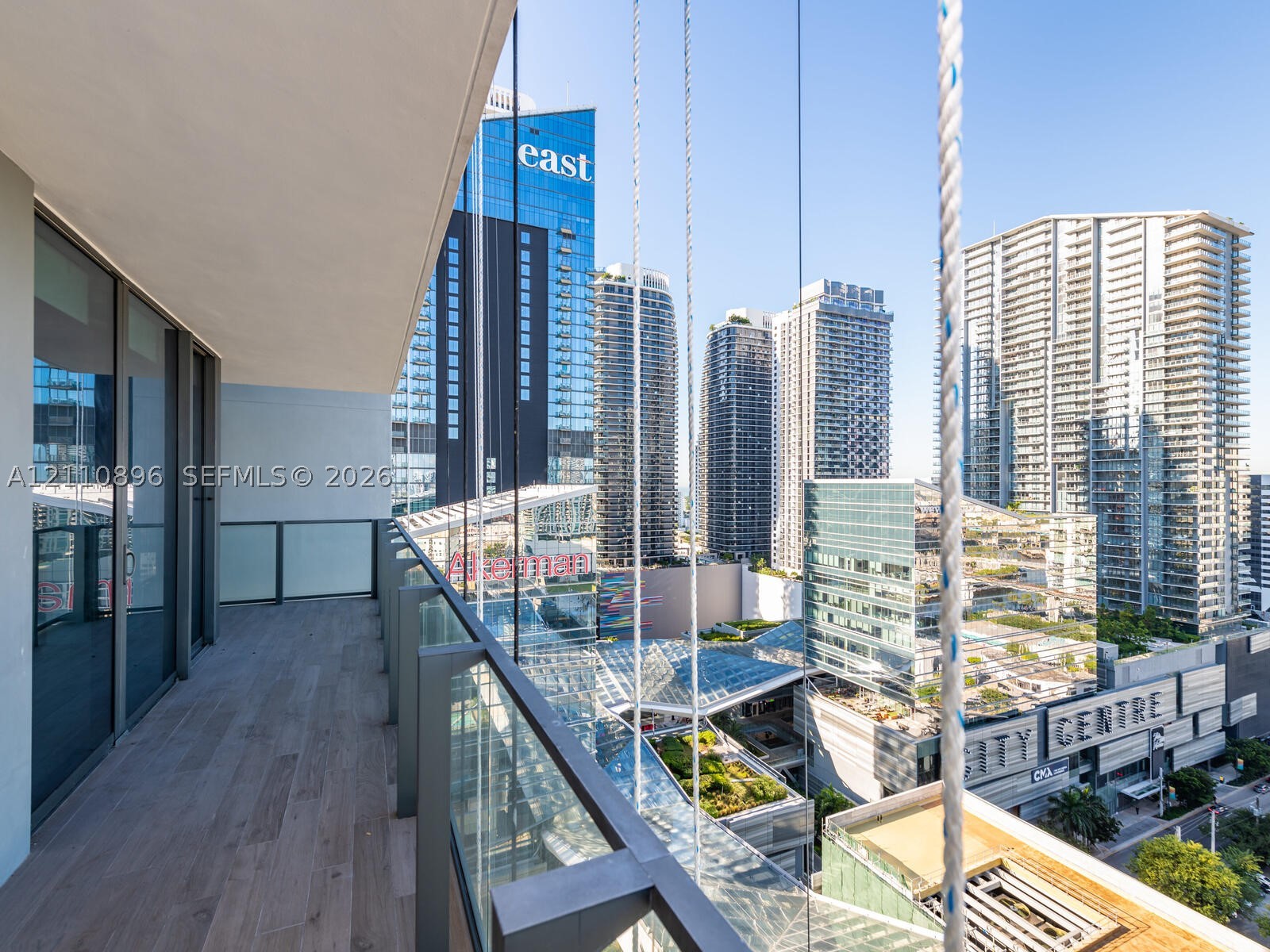 68 SE 6th St #1906, Miami FL 33131