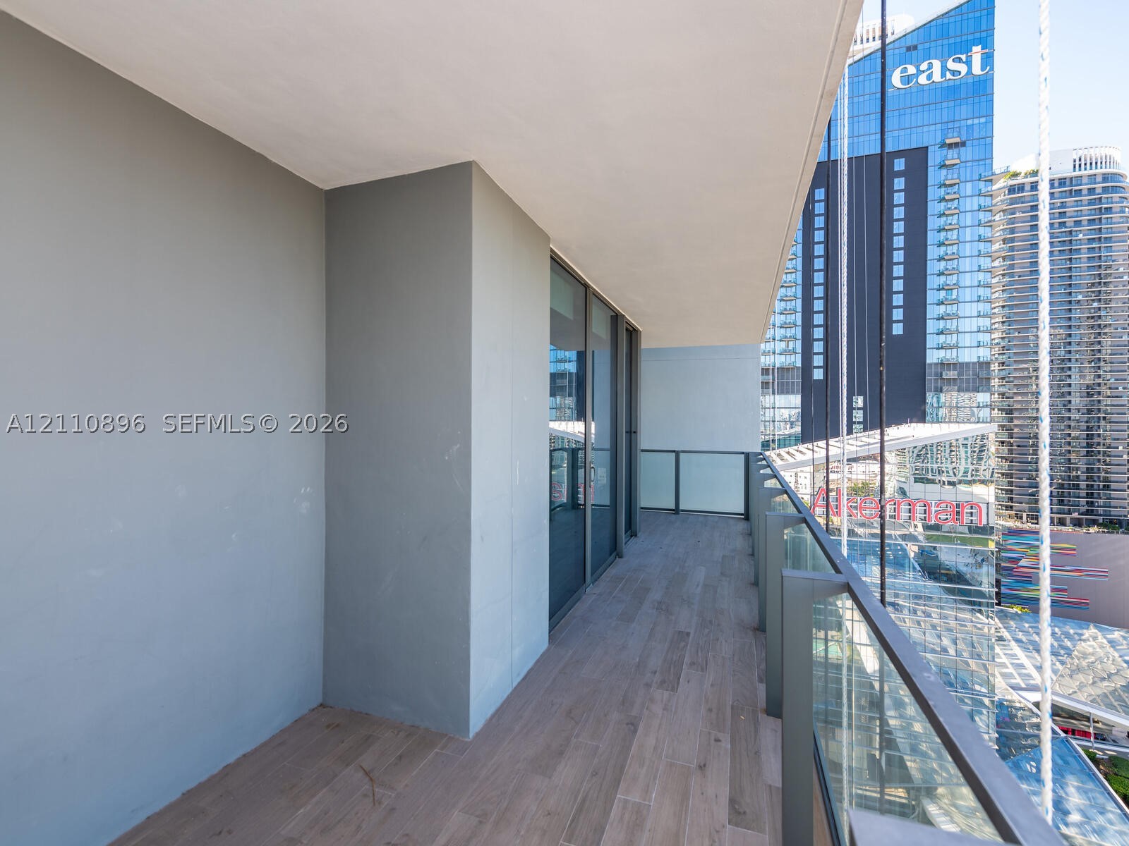 68 SE 6th St #1906, Miami FL 33131