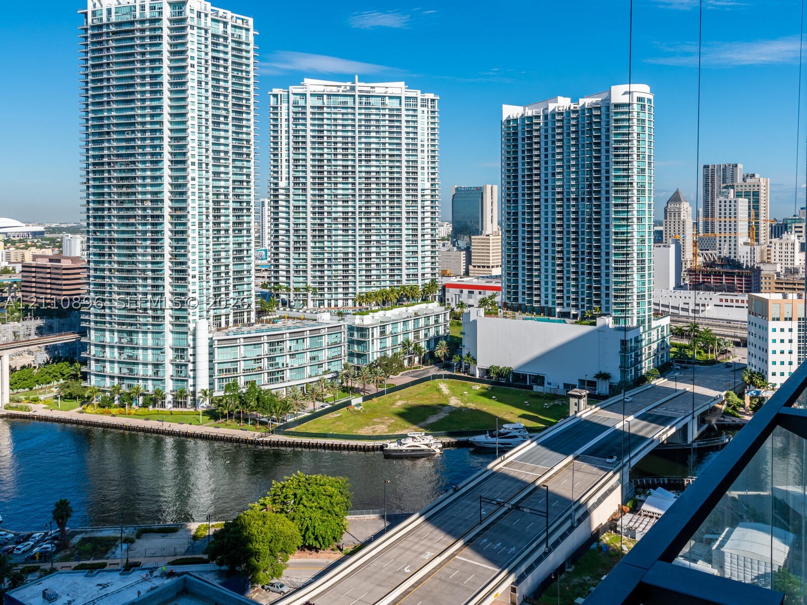 68 SE 6th St #1906, Miami FL 33131