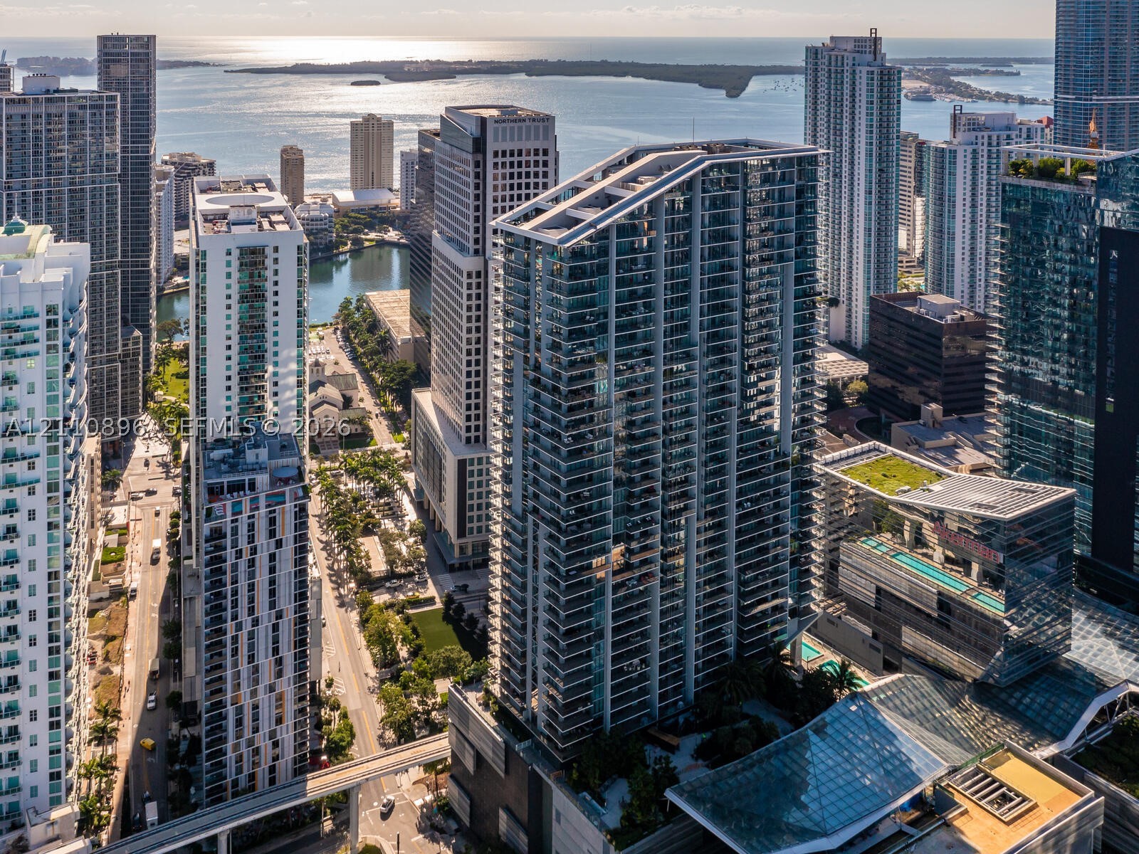68 SE 6th St #1906, Miami FL 33131