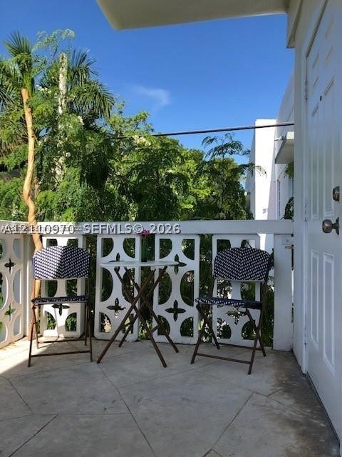 2858 Pine Tree Dr #8, Miami Beach FL 33140