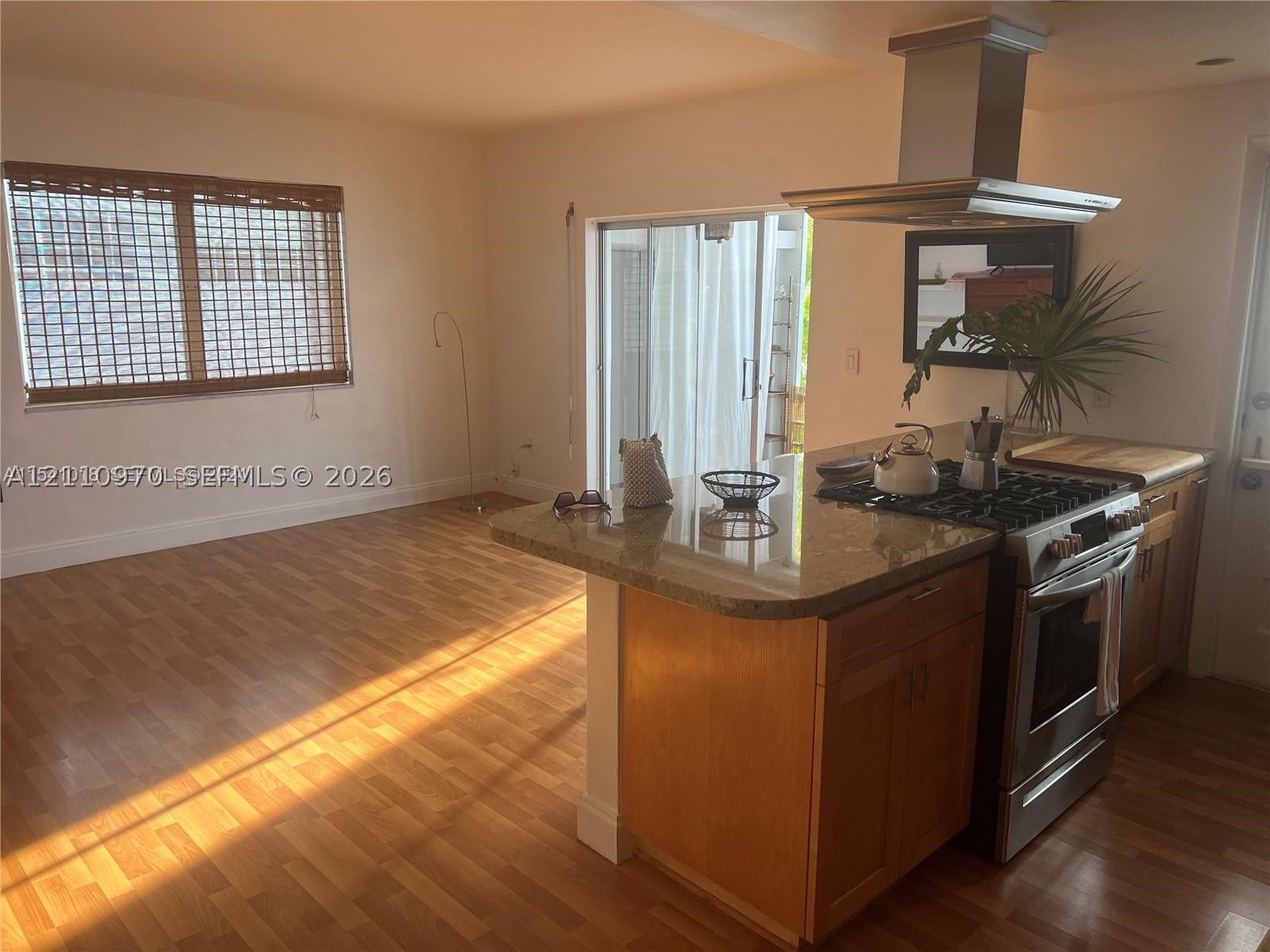 2858 Pine Tree Dr #8, Miami Beach FL 33140