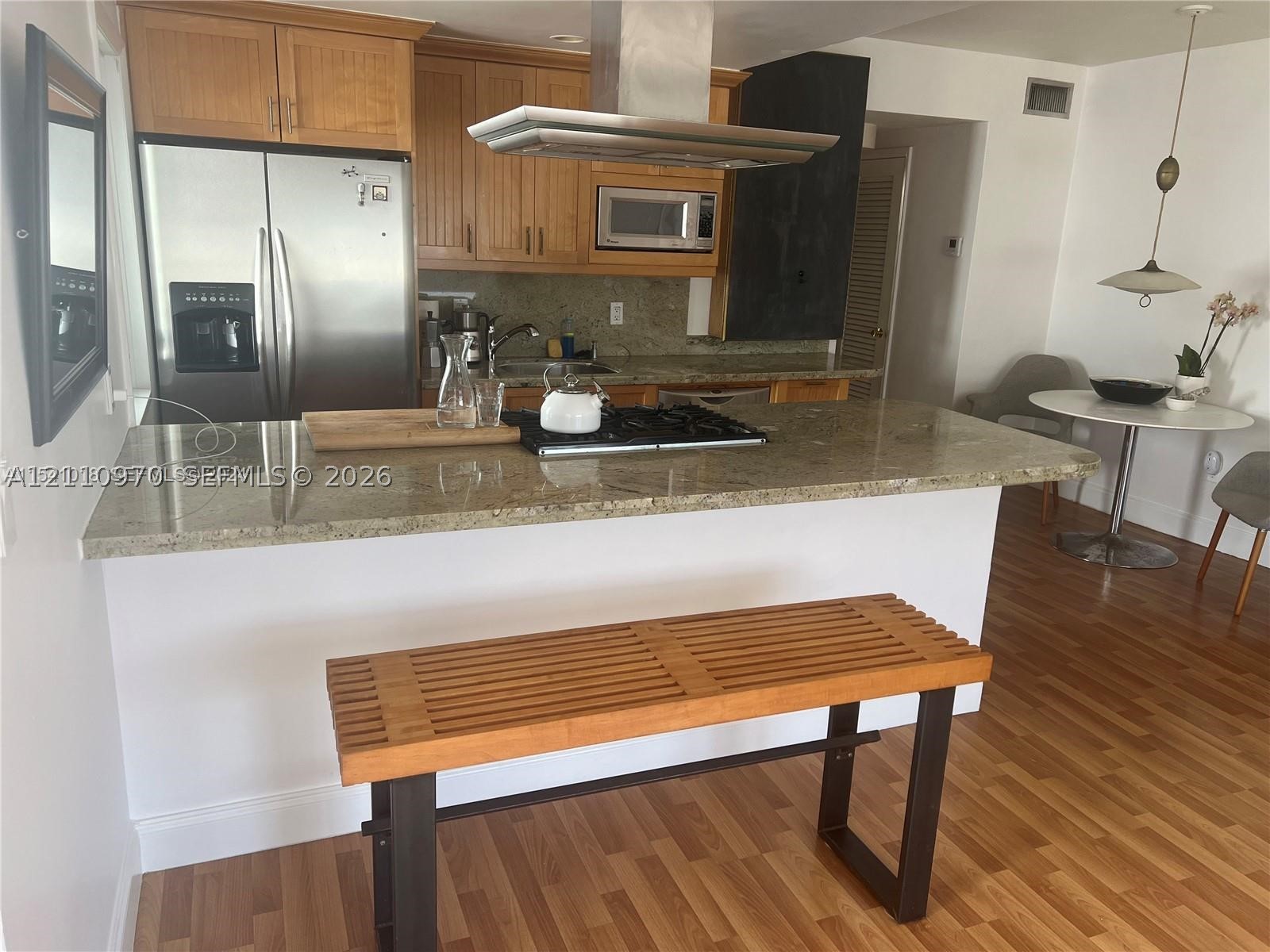 2858 Pine Tree Dr #8, Miami Beach FL 33140