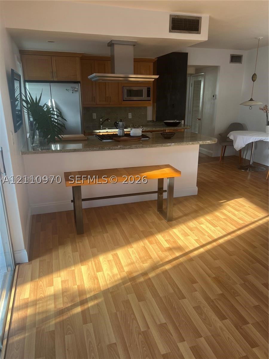 2858 Pine Tree Dr #8, Miami Beach FL 33140