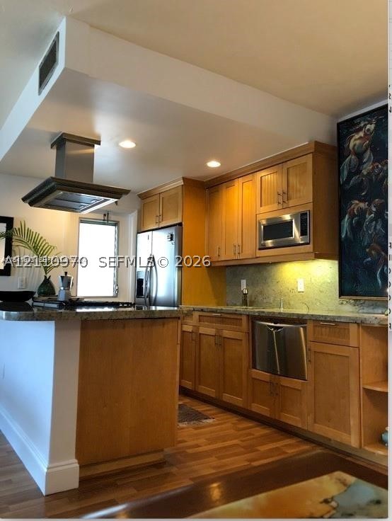 2858 Pine Tree Dr #8, Miami Beach FL 33140