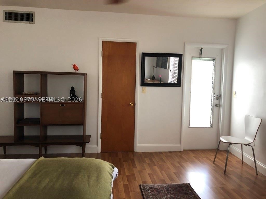 2858 Pine Tree Dr #8, Miami Beach FL 33140
