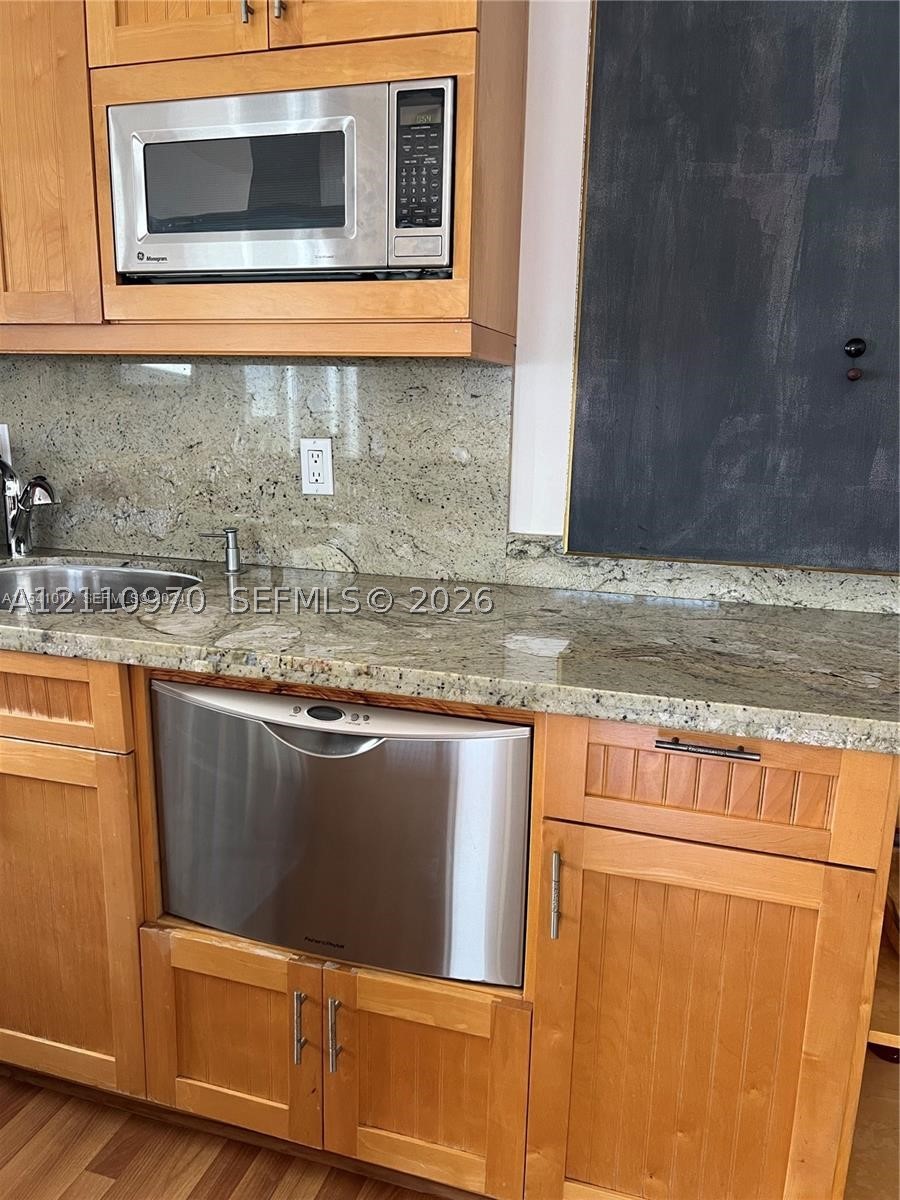 2858 Pine Tree Dr #8, Miami Beach FL 33140