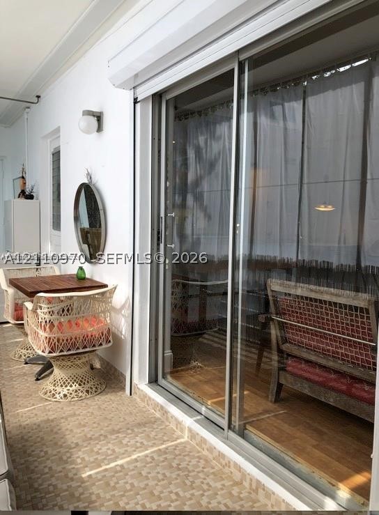 2858 Pine Tree Dr #8, Miami Beach FL 33140