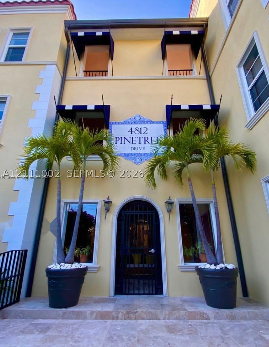 4812 Pine Tree Dr #208, Miami Beach FL 33140