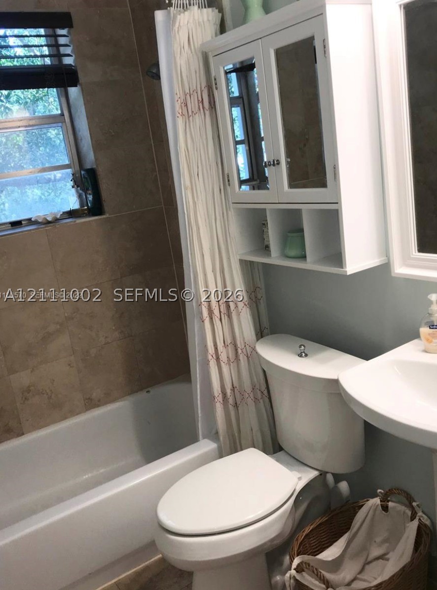 4812 Pine Tree Dr #208, Miami Beach FL 33140