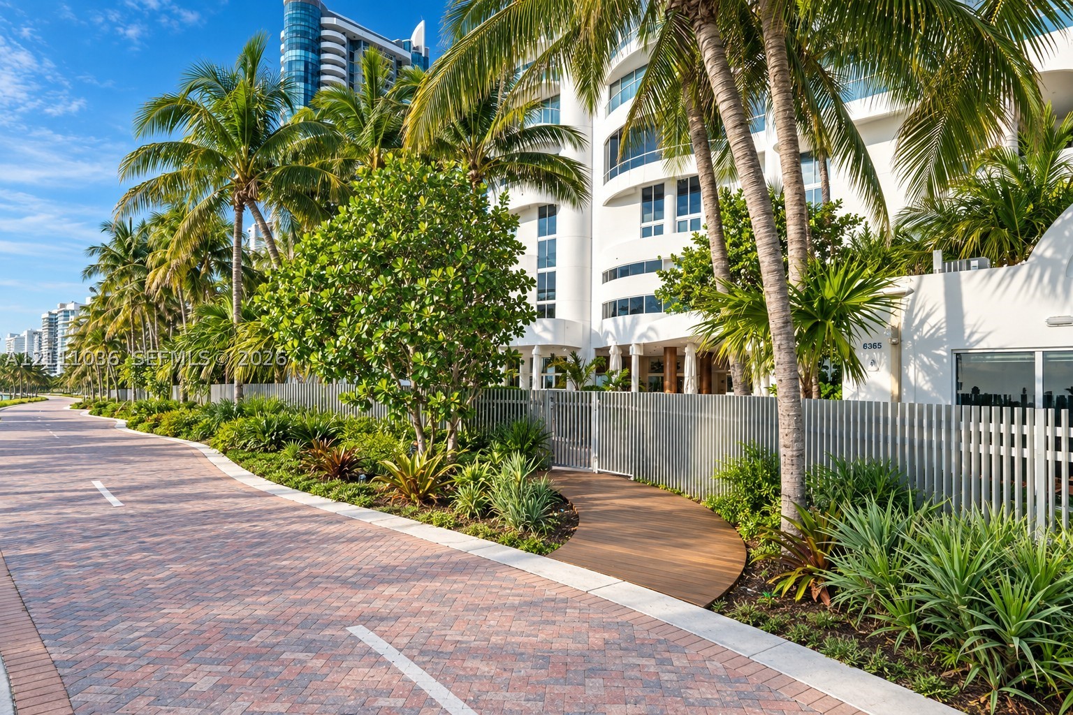 6365 Collins Ave #3811, Miami Beach FL 33141