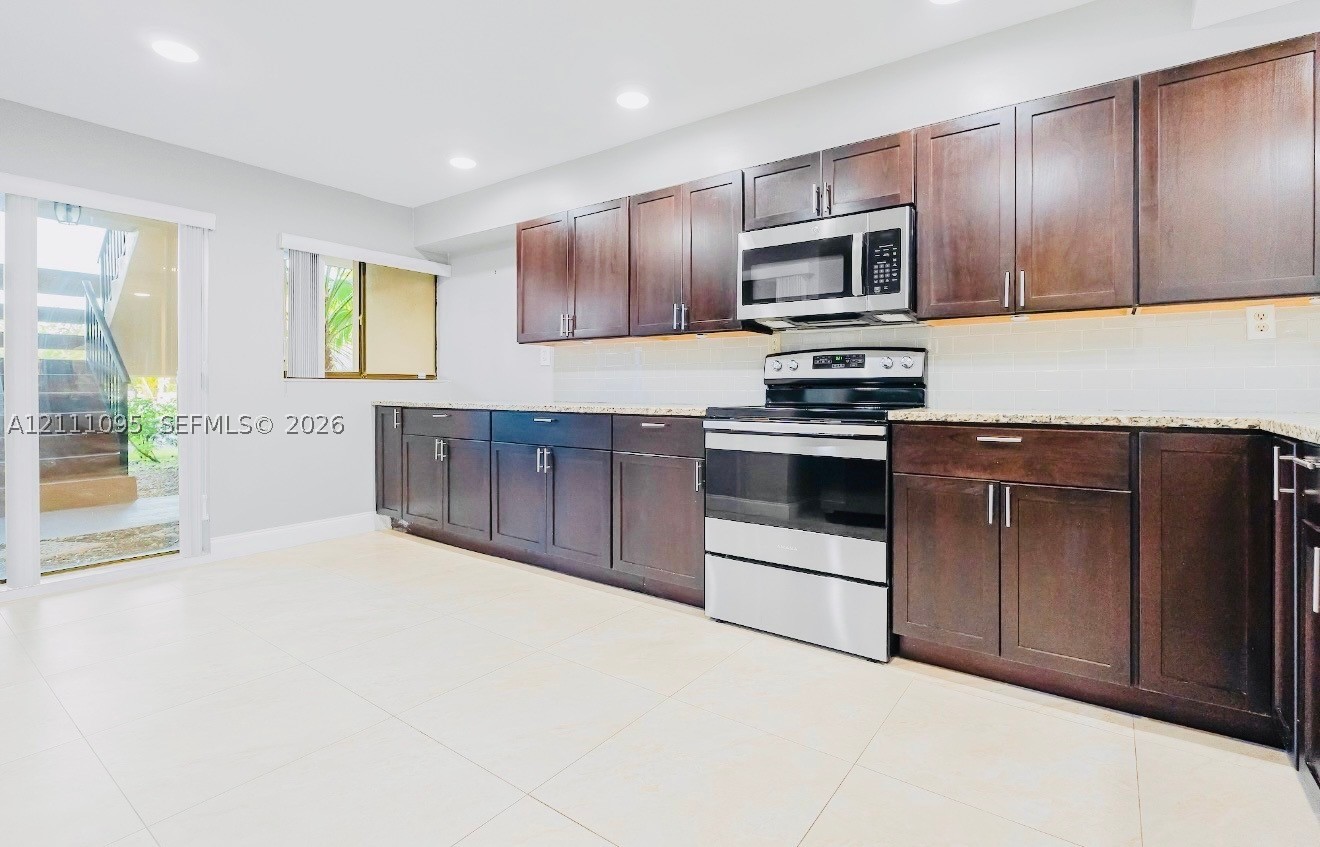 120 SW 96th Ter #104, Plantation FL 33324