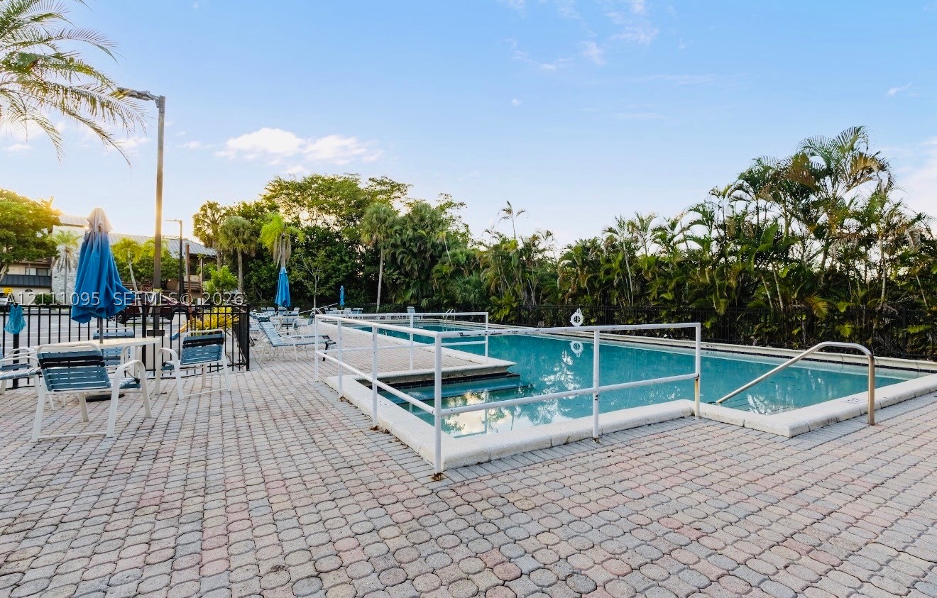 120 SW 96th Ter #104, Plantation FL 33324