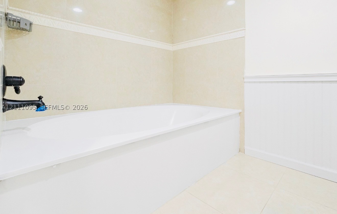120 SW 96th Ter #104, Plantation FL 33324