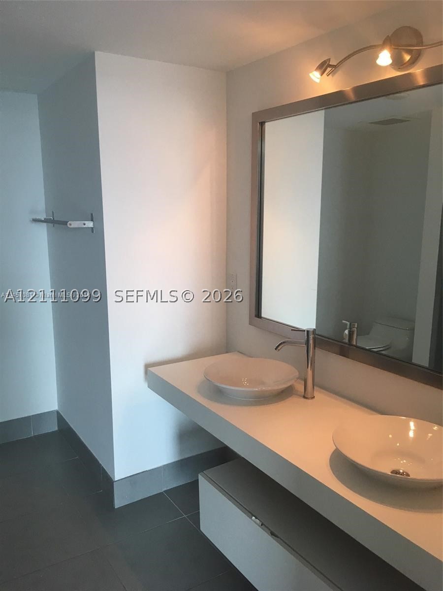 92 SW 3rd St #3704, Miami FL 33130