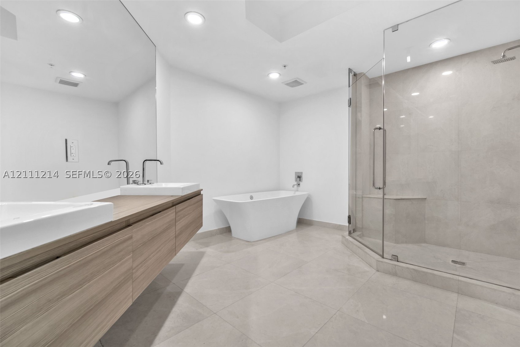 17111 Biscayne Blvd #411, North Miami Beach FL 33160