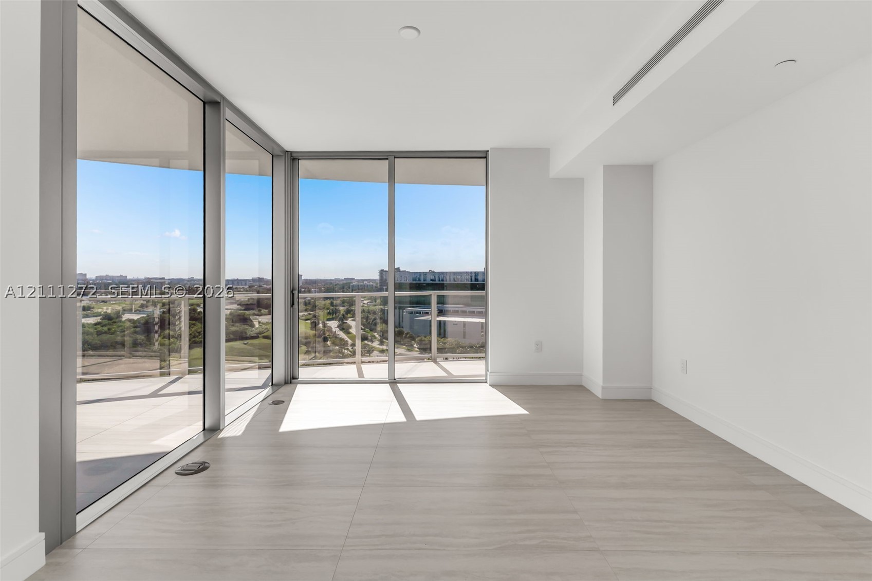 2411 Laguna Circle #905, North Miami Beach FL 33181