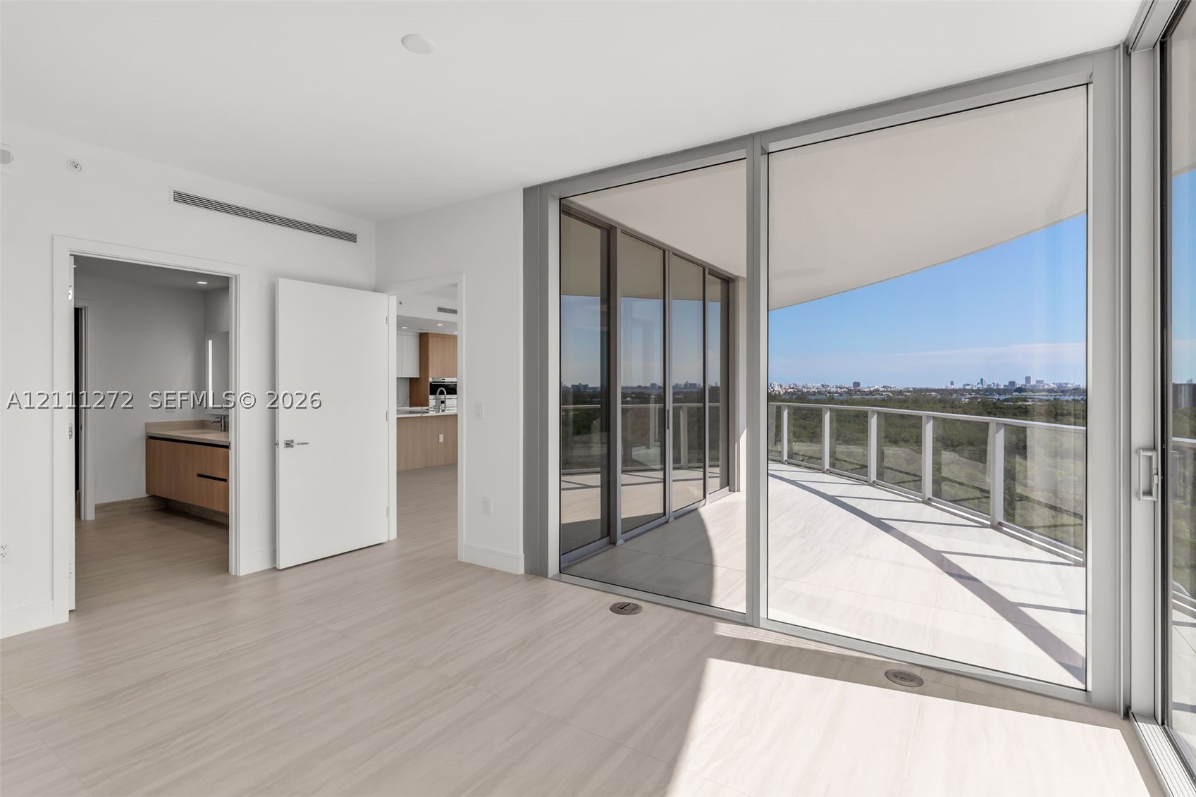 2411 Laguna Circle #905, North Miami Beach FL 33181