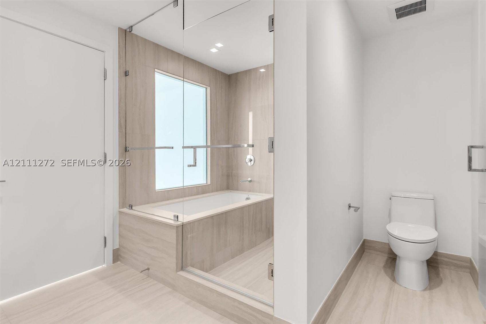 2411 Laguna Circle #905, North Miami Beach FL 33181