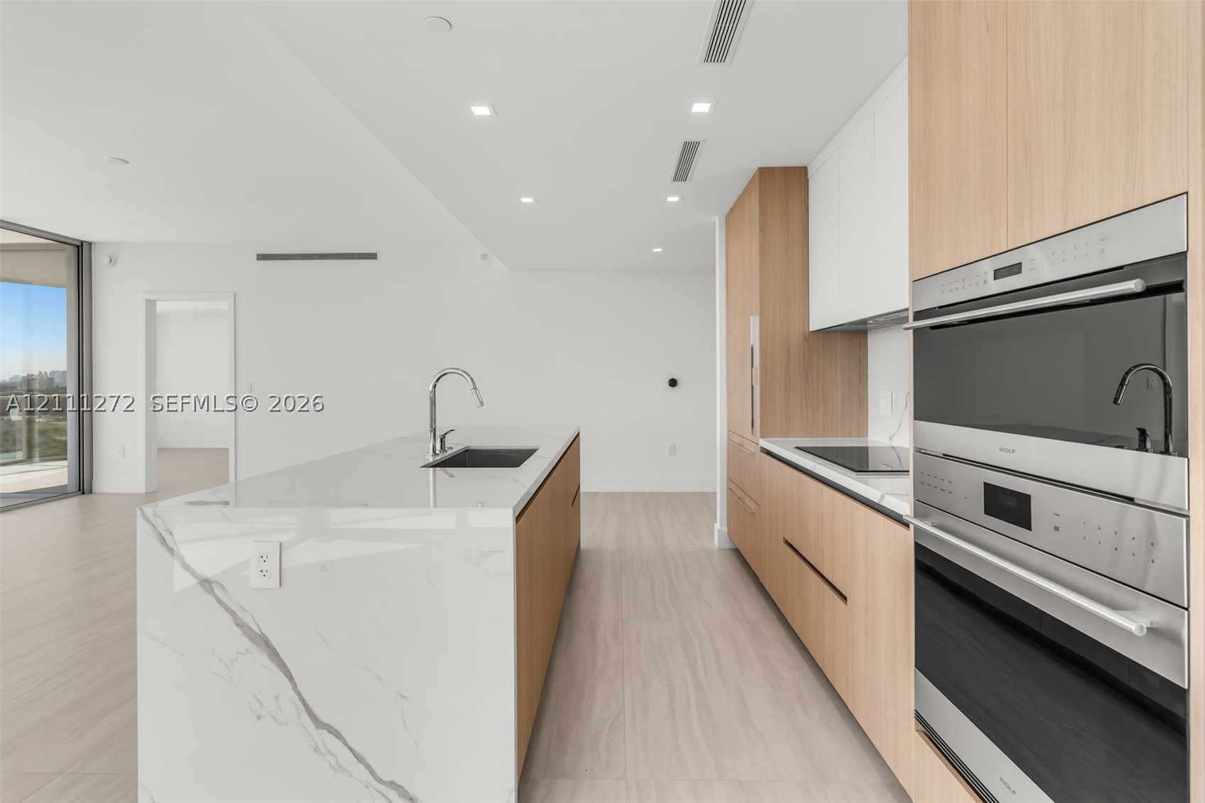 2411 Laguna Circle #905, North Miami Beach FL 33181