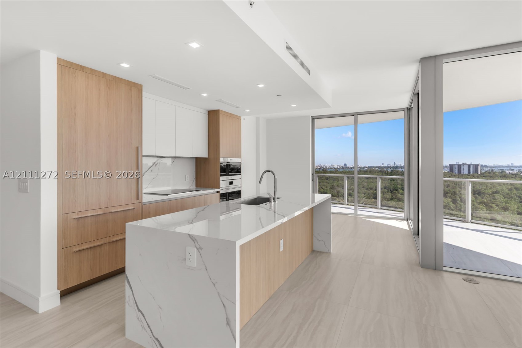 2411 Laguna Circle #905, North Miami Beach FL 33181