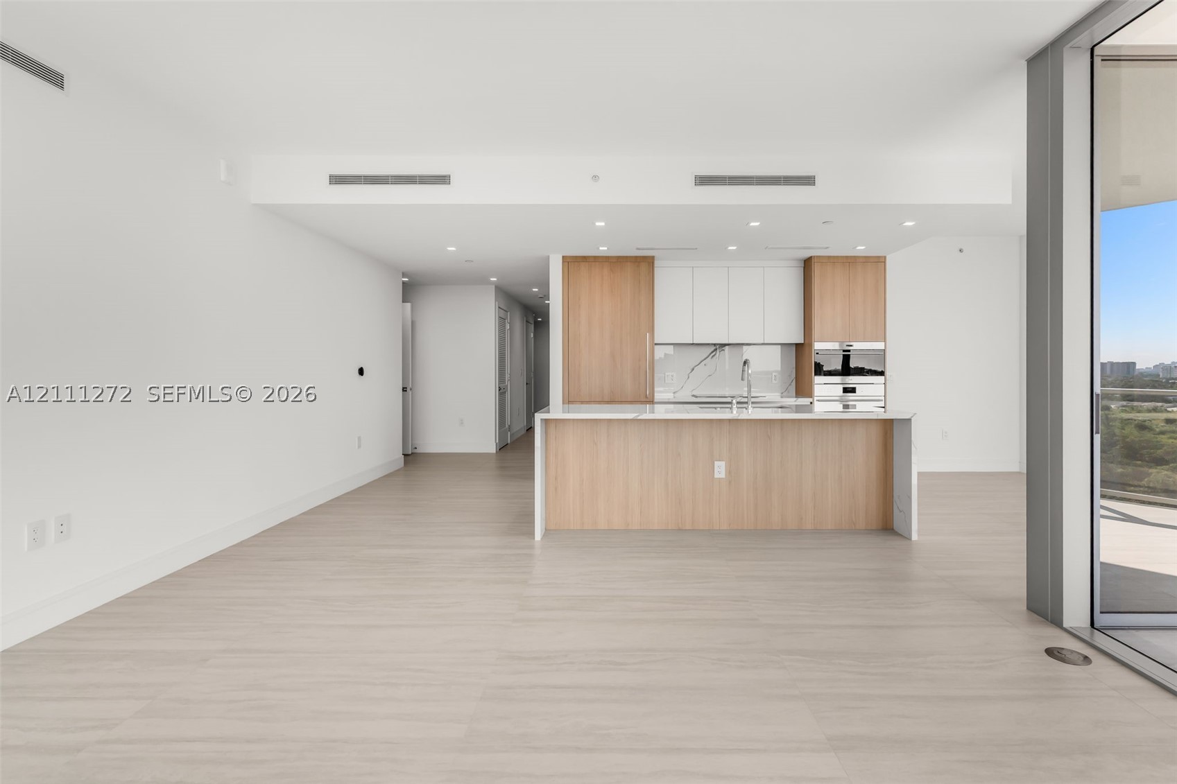 2411 Laguna Circle #905, North Miami Beach FL 33181