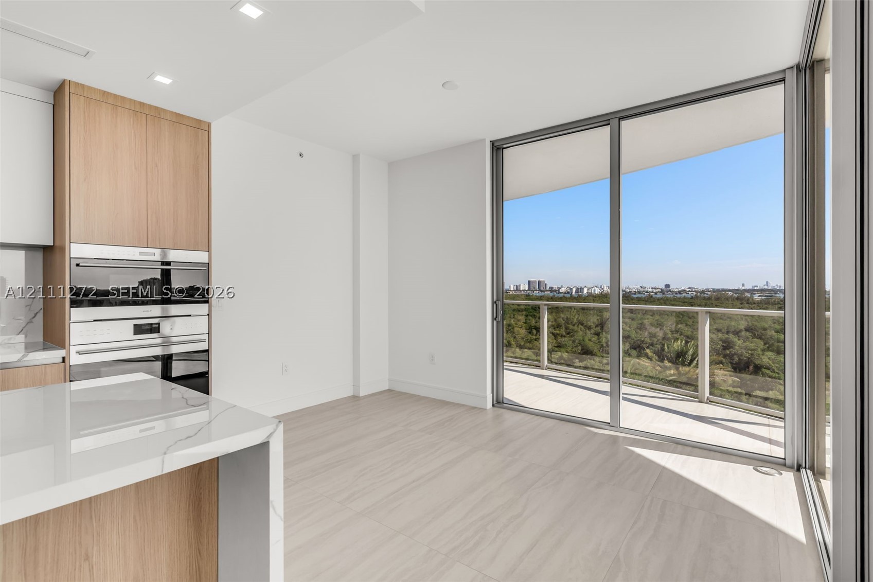 2411 Laguna Circle #905, North Miami Beach FL 33181