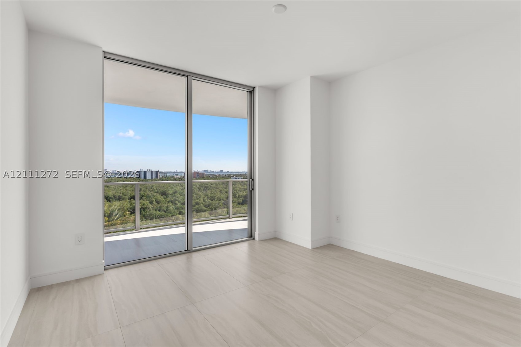 2411 Laguna Circle #905, North Miami Beach FL 33181