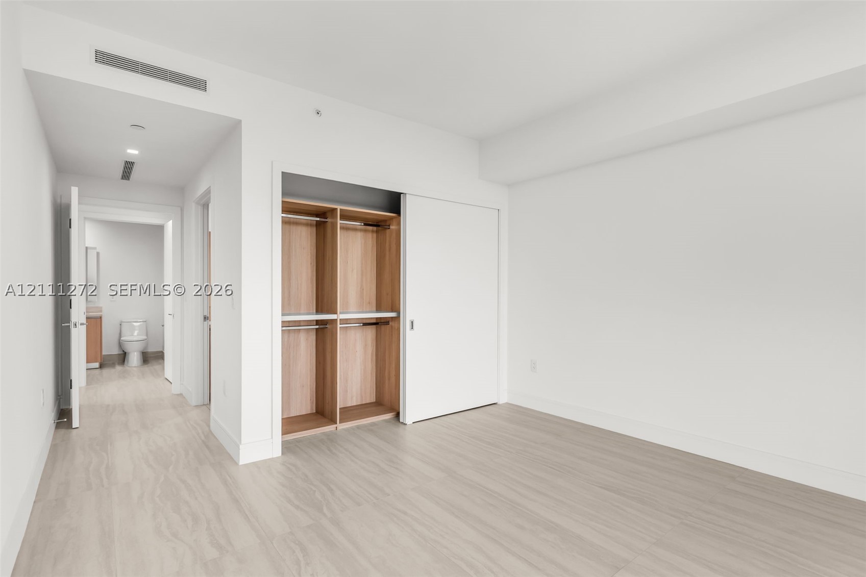 2411 Laguna Circle #905, North Miami Beach FL 33181