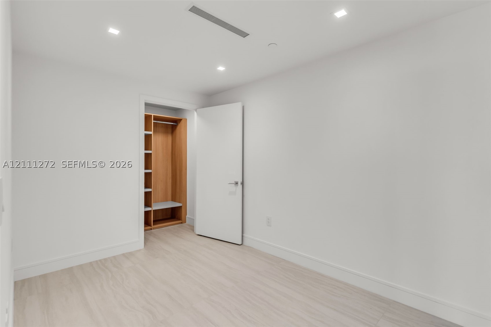 2411 Laguna Circle #905, North Miami Beach FL 33181