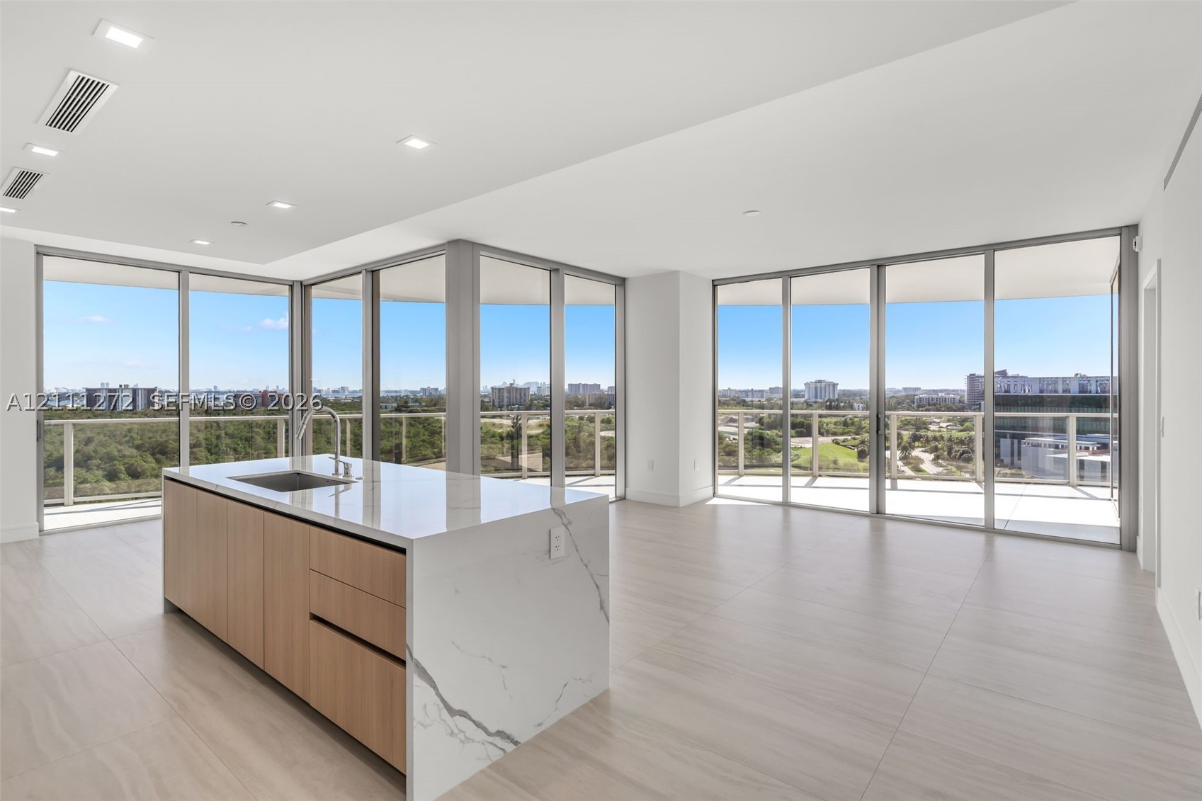 2411 Laguna Circle #905, North Miami Beach FL 33181