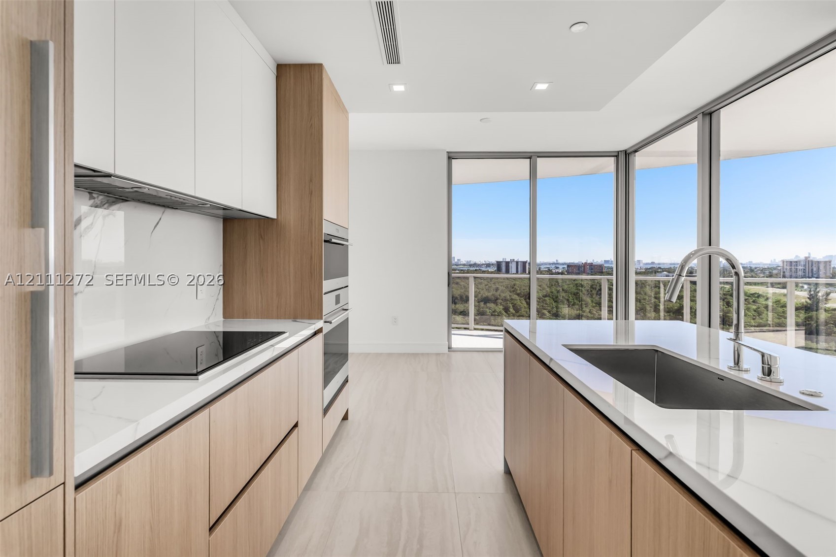 2411 Laguna Circle #905, North Miami Beach FL 33181